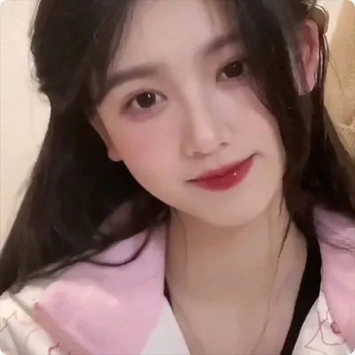 穿粉红色裤子的男孩